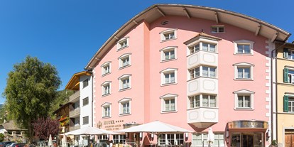Mountainbike Urlaub - Parkplatz: kostenlos beim Hotel - Gais near Bruneck Pustertal - B&B Hotel Goldener Adler Klausen