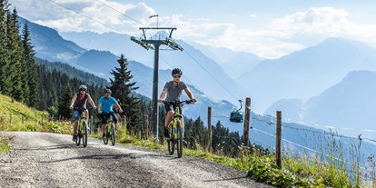 Mountainbike Urlaub - Bikeverleih beim Hotel: E-Mountainbikes - Mutters - Biketour zum Fichtenschloss - Aktivhotel Tuxerhof KG