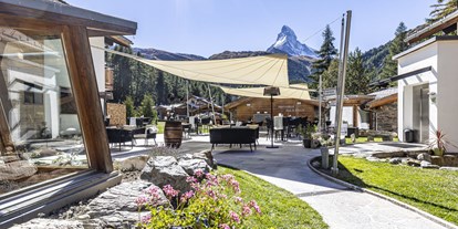 Mountainbike Urlaub - Garten - Zermatt - Aussicht vom Hotel und die Restaurant-Terrasse - Hotel Hemizeus
