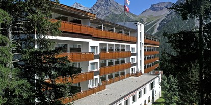 Mountainbike Urlaub - Parkplatz: kostenlos beim Hotel - St. Moritz - Aussenansicht Sunstar Hotel Arosa - Sunstar Hotel Arosa