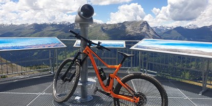 Mountainbike Urlaub - Umgebungsschwerpunkt: Berg - Nauders - Aussichtsplattform Zirm - Hotel Bergblick