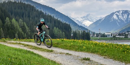 Mountainbike Urlaub - Fahrradwaschplatz - St. Anton am Arlberg - AlpenGold Hotel Davos
