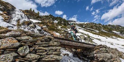 Mountainbike Urlaub - Parkplatz: kostenlos beim Hotel - St. Moritz - AlpenGold Hotel Davos