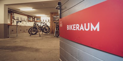Mountainbike Urlaub - Fahrradwaschplatz - Flims Waldhaus - Bikeraum - Hotel Strela