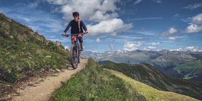 Mountainbike Urlaub - Hunde: hundefreundlich - Pontresina - Biken Davos Klosters Mountains - Hotel Ochsen