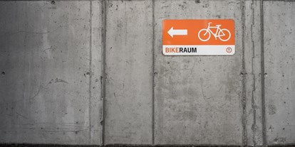 Mountainbike Urlaub - Parkplatz: gebührenpflichtig in Gehweite - Graubünden - Hotel Ochsen 2