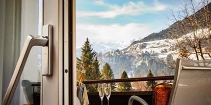 Mountainbike Urlaub - Umgebungsschwerpunkt: Berg - Salzburg - Panorama Zimmer mit Balkon und Blick auf Bad Gastein und die Gasteiner Bergwelt - CESTA GRAND Aktivhotel & Spa