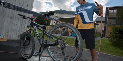 Mountainbike Urlaub - Parkplatz: gebührenpflichtig beim Hotel - Engadin - Bever Lodge