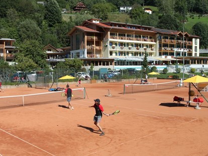 Mountainbike Urlaub - Umgebungsschwerpunkt: Therme - Faaker-/Ossiachersee - Tenniscourts beim Brennseehof - Familien Sporthotel Brennseehof