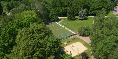 Mountainbike Urlaub - Garten - Ilmenau - Rummenigge Fußballfeld und Beachvolleyball - AHORN Berghotel Friedrichroda