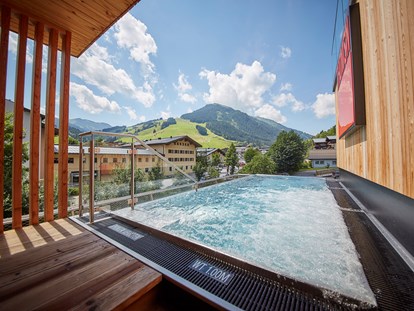 Mountainbike Urlaub - Österreich - Infinity Pool - THOMSN - Alpine Rock Hotel