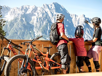 Mountainbike Urlaub - Pools: Infinity Pool - Pinzgau - Familien Bike Tour - THOMSN - Alpine Rock Hotel