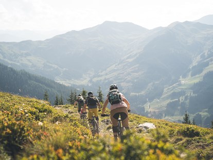 Mountainbike Urlaub - Ladestation Elektroauto - Ruhpolding - Bike-Eldorado - THOMSN - Alpine Rock Hotel