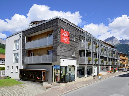 Mountainbike Urlaub - Hotel-Schwerpunkt: Mountainbike & Klettern - Salzburg - Aussenansicht Hotel Sommer - AlpenParks Hotel Maria Alm