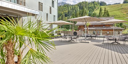 Mountainbike Urlaub - Bikeverleih beim Hotel: Mountainbikes - Kärnten - Terrasse - @pedagrafie - Arena Franz Ferdinand Nassfeld