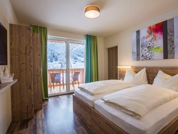 COOEE alpin Hotel Dachstein Zimmerkategorien Gosaukamm Zimmer
