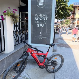 Mountainbikehotel: KTM vor Hotel  - Sport & Spa Hotel Strass