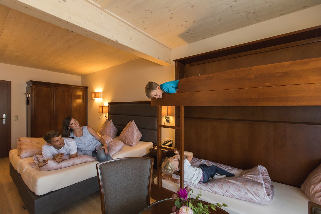 Hotel Niederreiter Zimmerkategorien Familienzimmer Bergpanorama