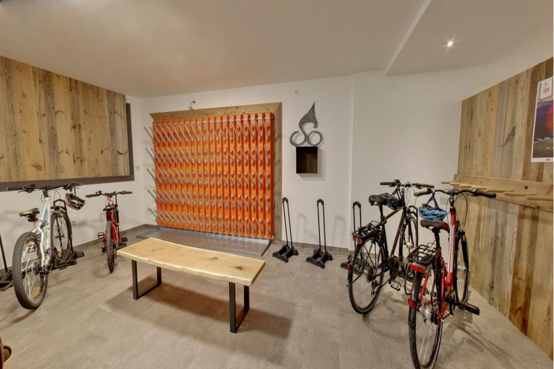 Mountainbikehotel: Die Räder und Mountainbikes finden Platz im absperrbaren Radraum - Hotel Stegerbräu Radstadt im Pongau